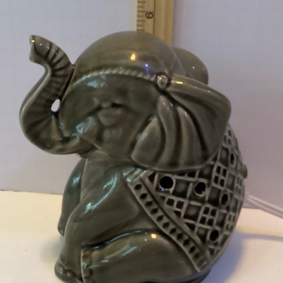 Elephant Nightlight Wax Warmer Accent Light Trunk Up Animal Tart Candle - Picture 5 of 7